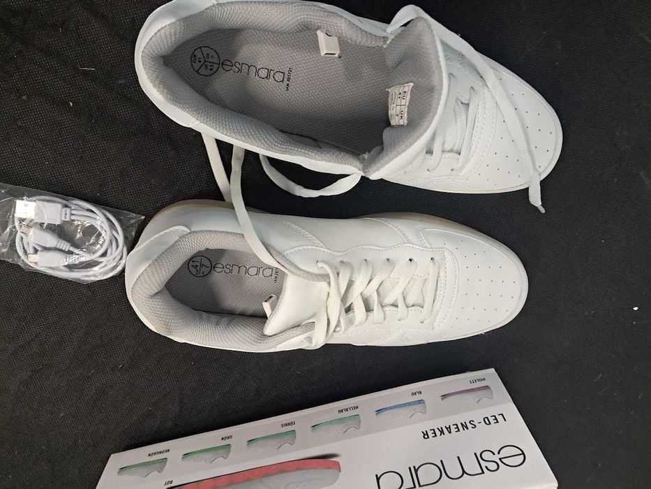 Buty białe Esmara rozmiar EUR 41  UK 7 EKO skóra