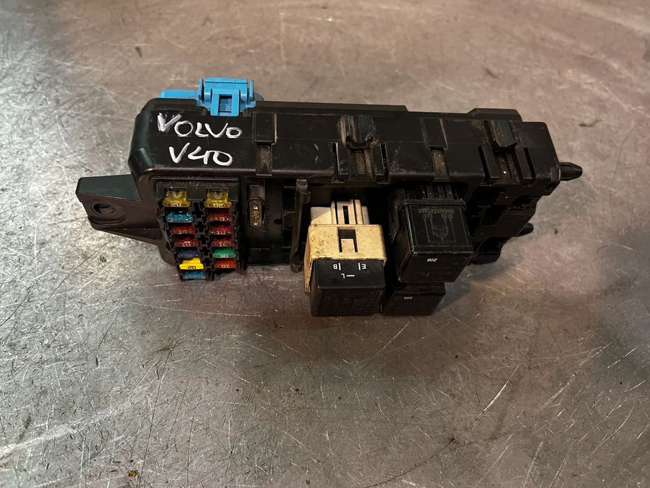 CAIXA DOS FUSIVEIS VOLVO S40 I V40 30807050