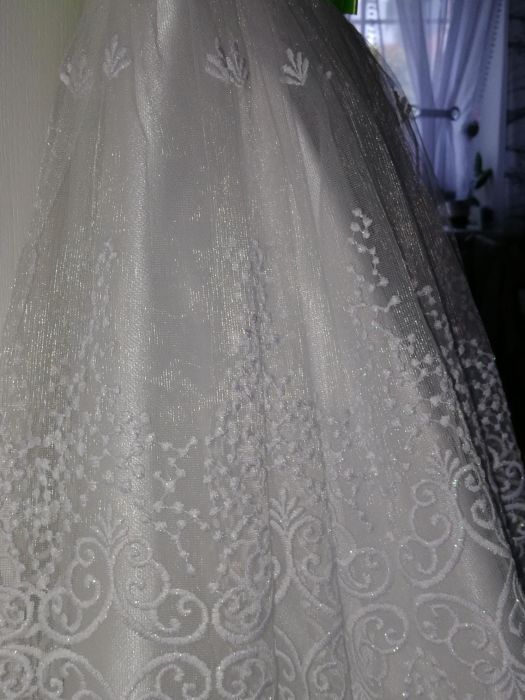 Biała sukienka ślubna