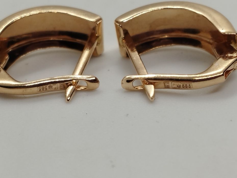 Золотые сережки 1.33 грамма