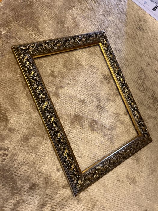 Moldura talhada em dourado 78x67cm