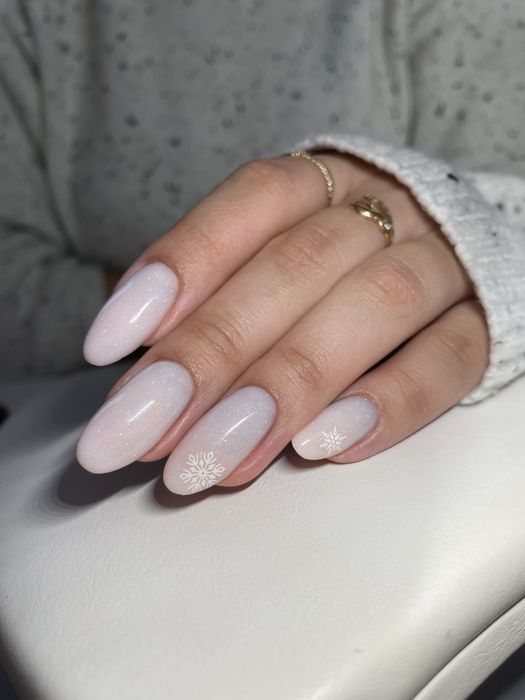 Послуги манікюру, нарощування , чистка