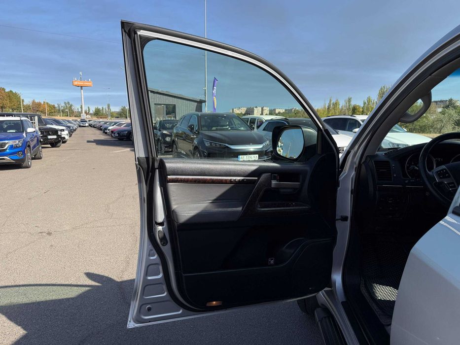 Avtoreal Toyota Land Cruiser 200 Дизель 4.5