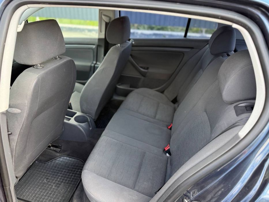 VW Golf 5. 1.6 mpi