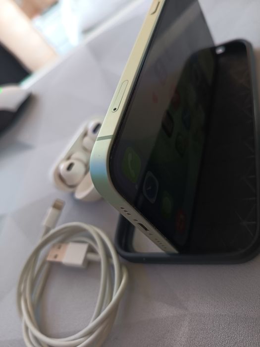 iPhone 12 64gb + słuchawki