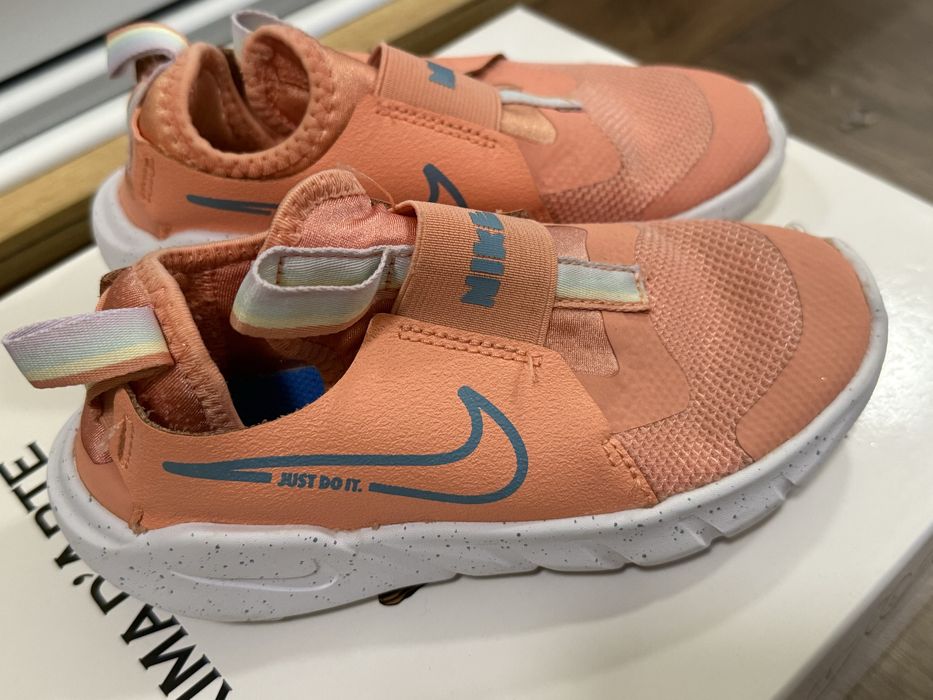 Кросівки Nike + 2 пари взуття у подарунок