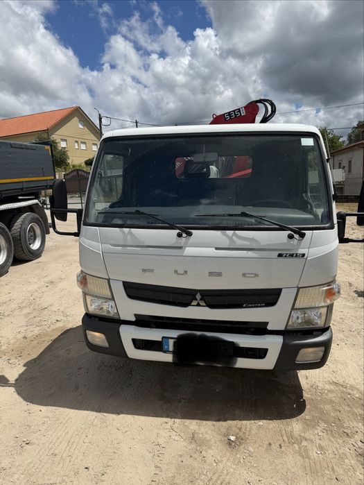 Mitsubishi Fuso com grua de 12M estrado
