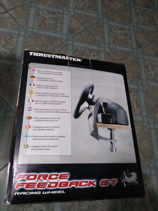 Volante Thrustmaster Ferrari  com ligação USB para PC, NOVO!