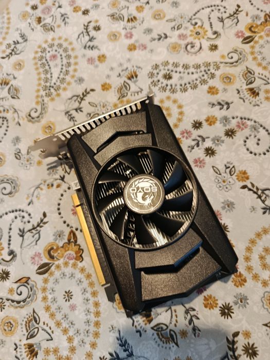 Placa gráfica Radeon r7 4 gb
