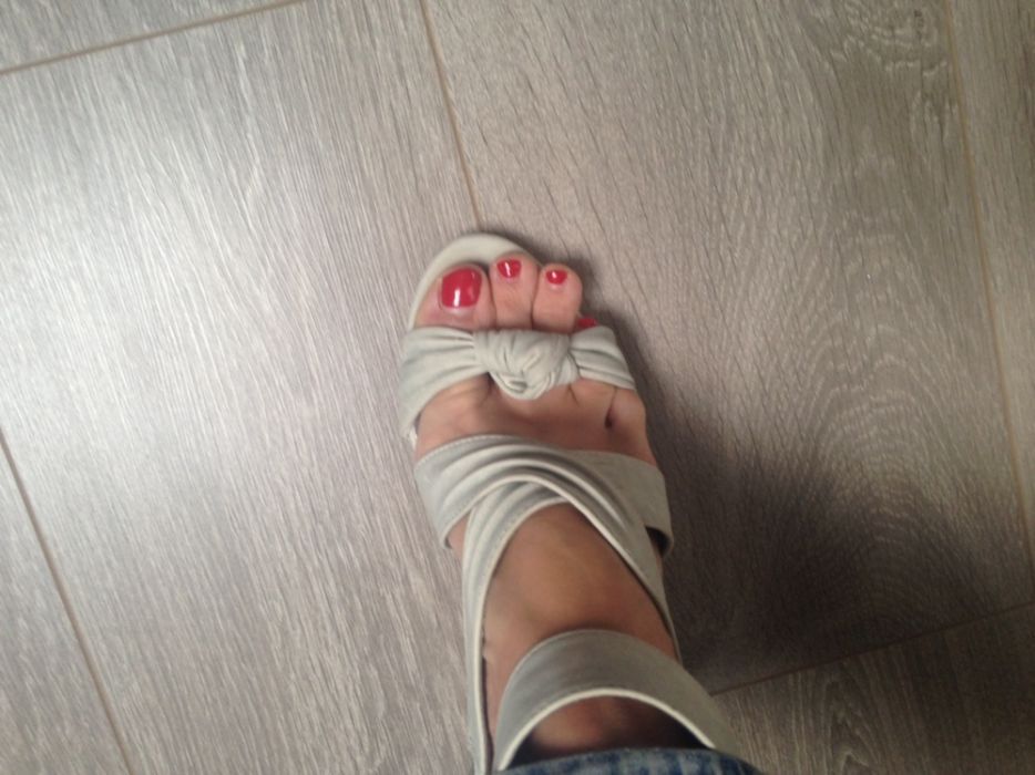 Sandały na obcasie 38