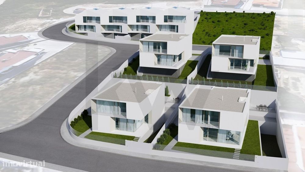 Lote com projeto aprovado para moradia em banda T4