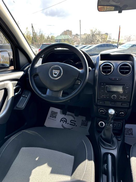 Продам  Dacia Duster 2016 рік можлива розстрочка,кредит,обмін!