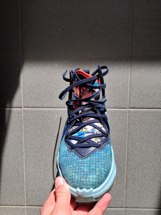 Баскетбольні кросівки Nike LeBron