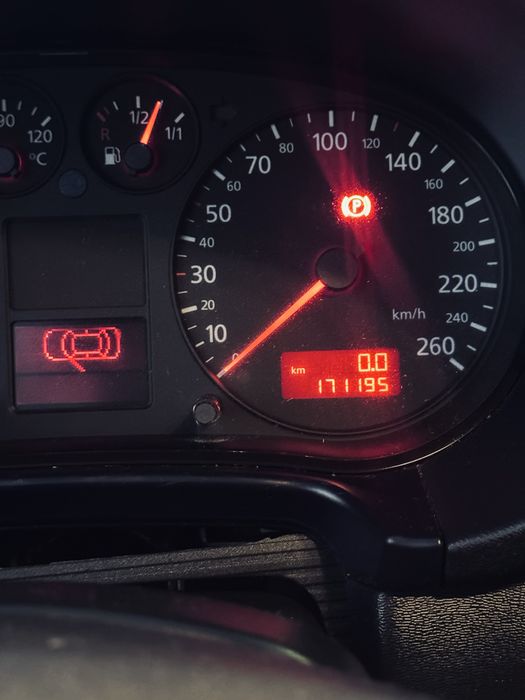 A3 1.6 mais novo que esse impossivel carro muito bem estimado.