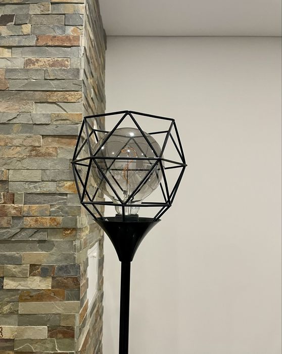 Candeeiro de Pé Estilo Industrial/Moderno