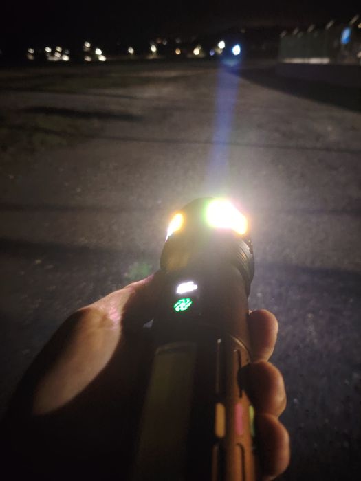 CB311Y – Lanterna Potente com Feixe de~ 600 m, Powerbank e Isqueiro In