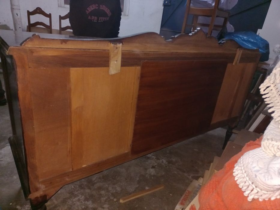 Aparador antigo em madeira