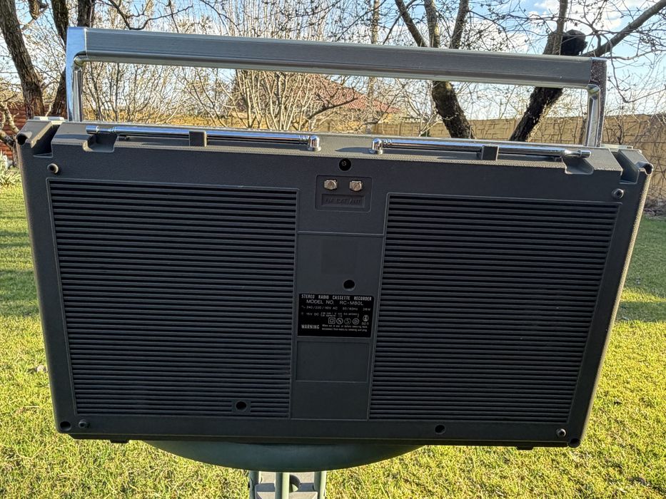 Продам магнитолу JVC M-80L