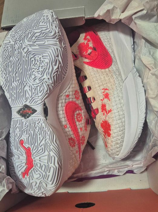Buty sportowe/do koszykówki/sneakersy do chodzenia Nike LeBron XX PRM