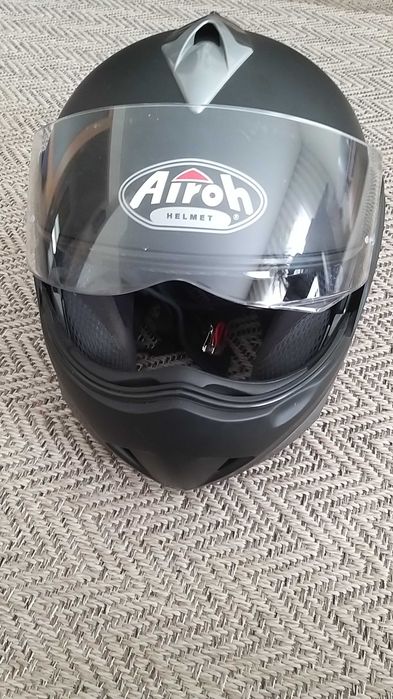 Capacete Airoh preto e cinza