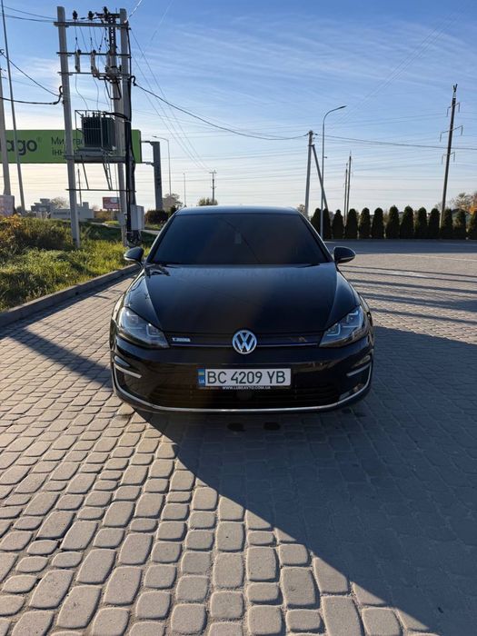 Volkswagen e-Golf 2016 року.