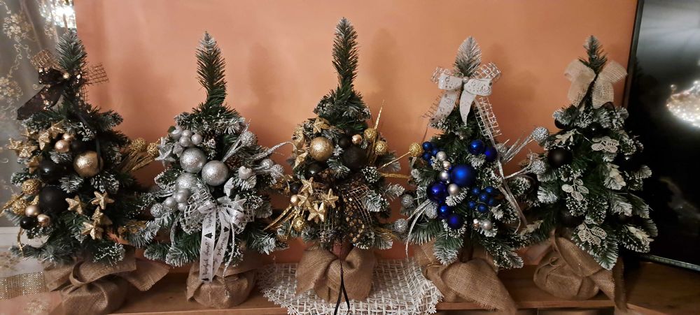 Choinka na pniu 70 cm z DEKORACJĄ i ozdobami - ubrana [producent]