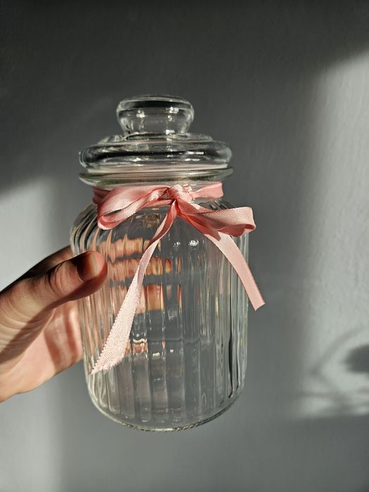 Szklany sloik z przykrywką