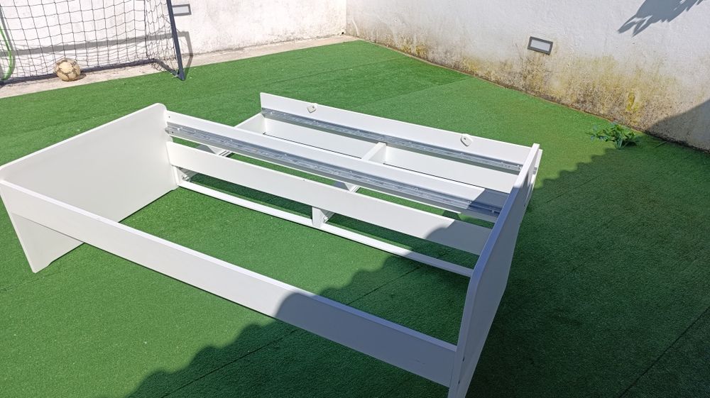 Cama dupla com colchões