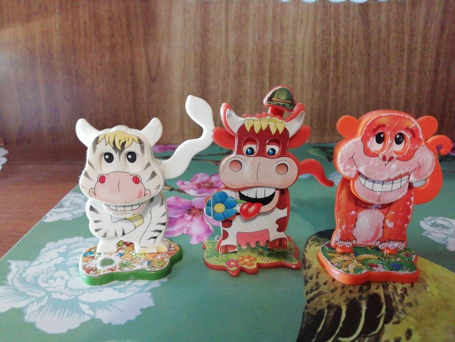 Игрушки из киндер сюрприза, смурфики, киндеры, барбоскины, мики маус