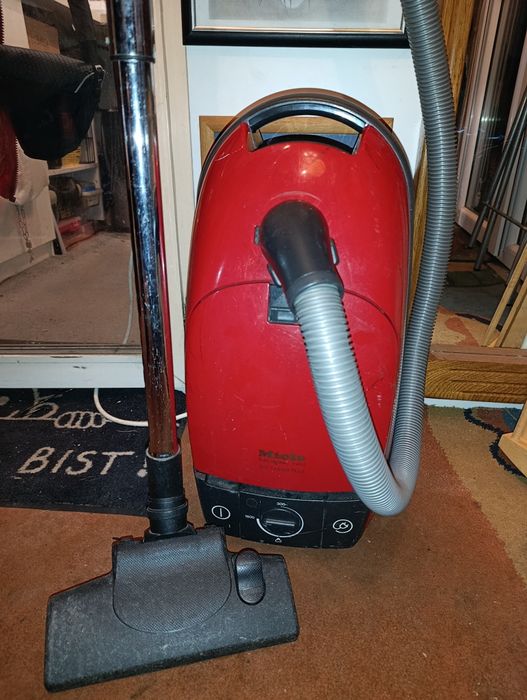 Odkurzacz wtorkowy miele    model:  miele s411i