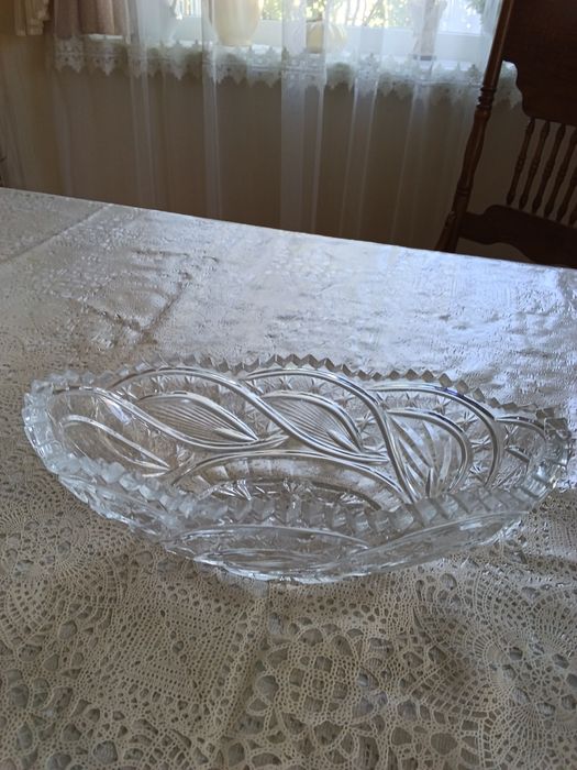 Кришталева салатниця.