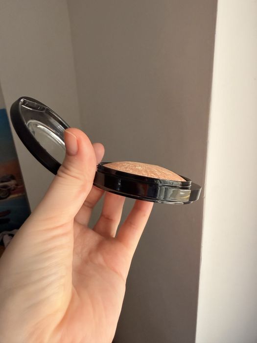 Хайлайтер MAC, відтінок Soft and gentle