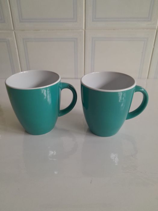 2 Canecas verdes de cerâmica
