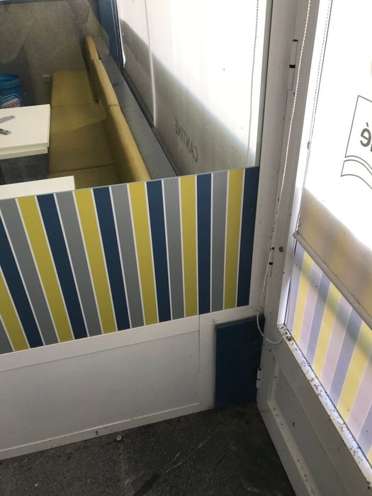 Caixilharia com porta/caixa de ar