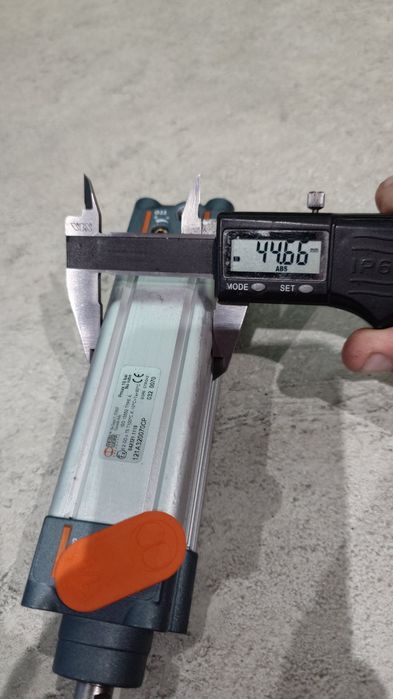 Siłownik  pneumatyczny Metal Work z TŁOCZYSKIEM D32x70