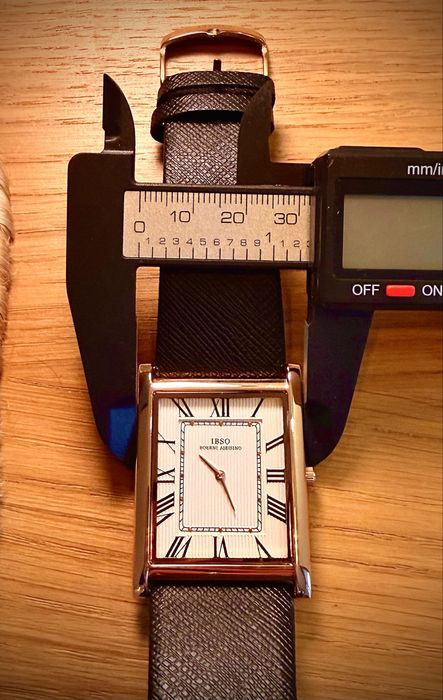 Elegancki Zegarek 32 mm Kwarc w Stylu Cartier Tank (IBSO)