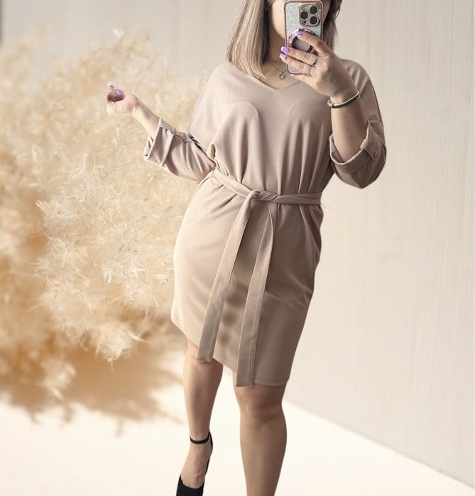 Pudrowa sukienka z paskiem Mohito M/38