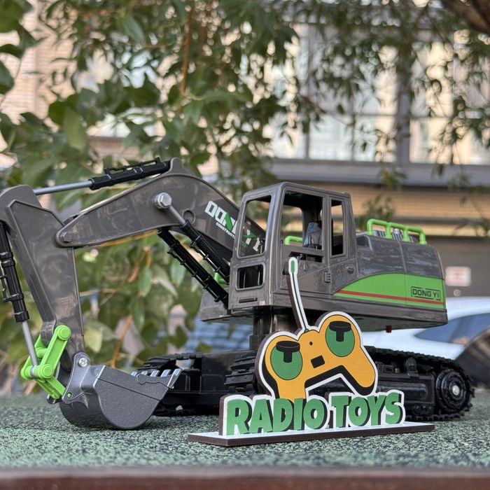 Екскаватор на радіокеруванні “Гірник” | Бульдозер на пульті управління