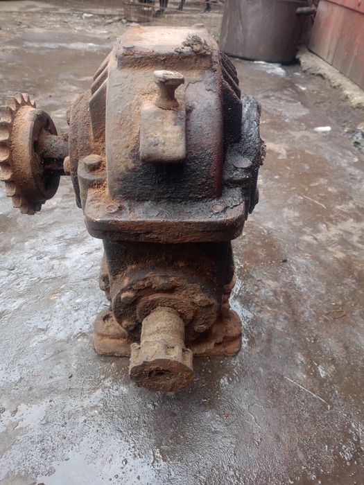 Продам редуктор 1-40 ще є кран 100