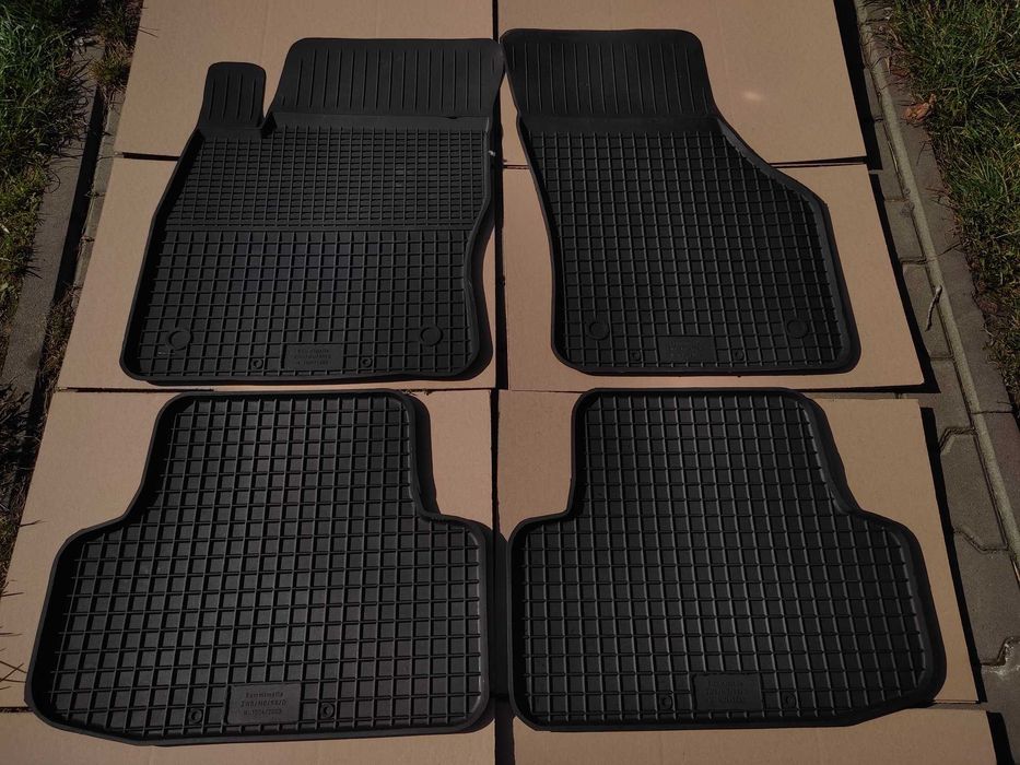 VW Golf 7 od 2012r.- Dywaniki gumowe korytkowe Nowe dopasowane