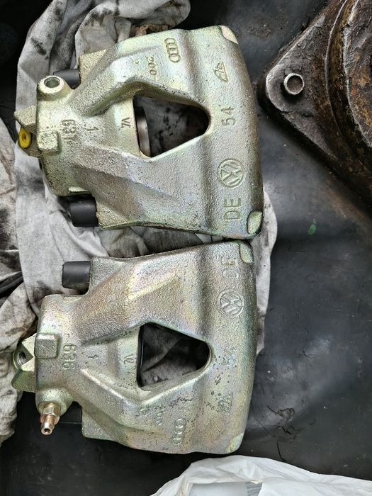 Продам передні супорти оригінал Audi Skoda VW Seat