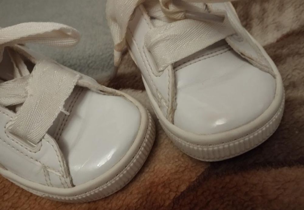 Белые лаковые кроссовки на девочку   4-5 лет puma basket