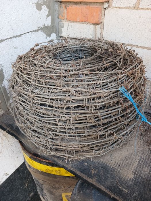 Колючій дріт проволка