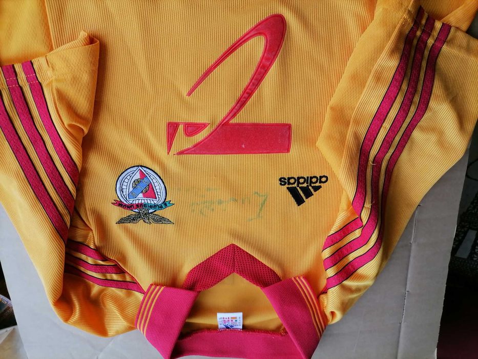 Emoldurar EUSÉBIO Camisola Autografada Ano 2000 (Autenticidade)