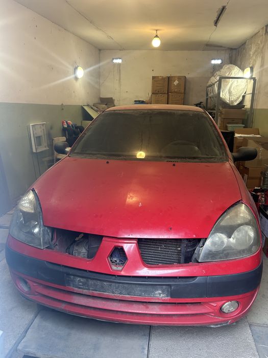 Продаю Renault Clio 2002 года, 1.2 бензин, механическая КПП.