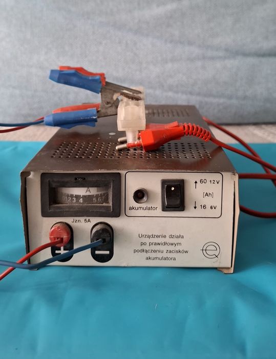 Prostownik samochodowy  12 v. / 6  v .