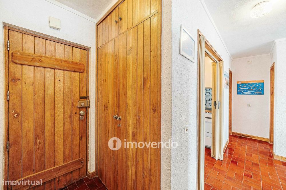 Apartamento T1 junto à praia, com estacionamento, Costa da Caparica