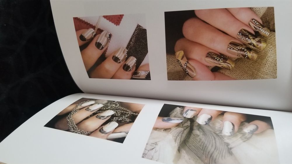 Книги. Манікюр. Макіяж