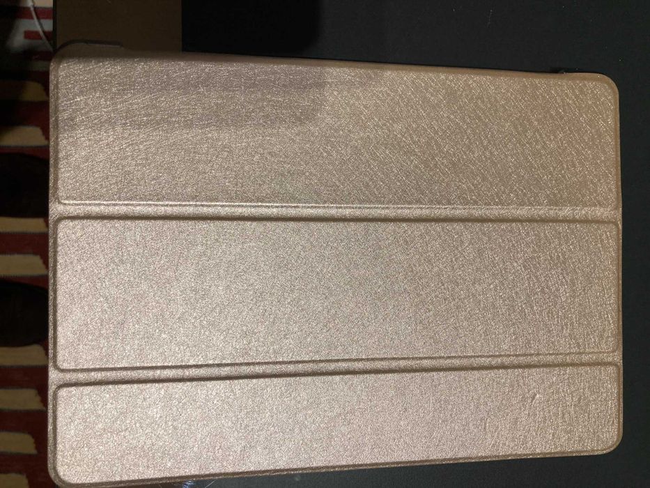 Capa para iPad dourada nova