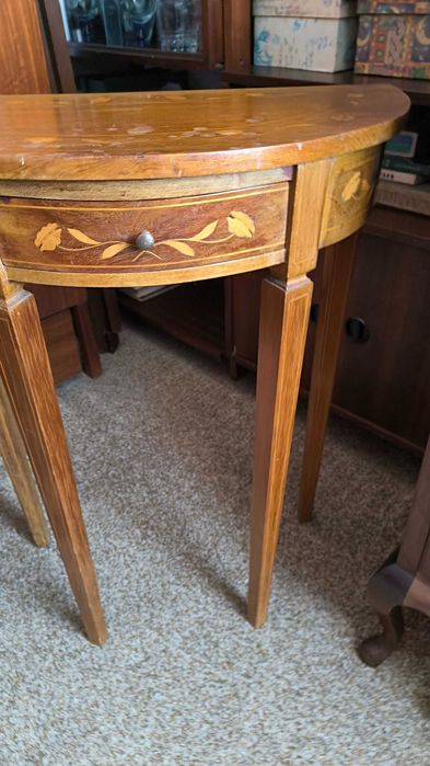 Mesa meia lua com embutidos!! Bom estado!!